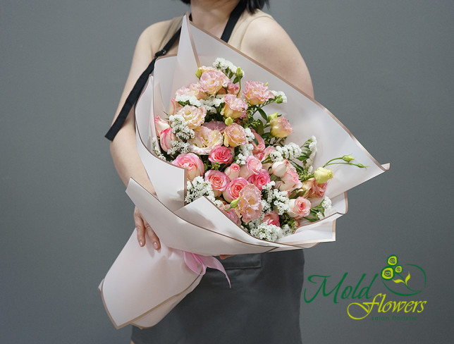 Bouquet of eustoma, roses, and statice "Shy Feelings" photo
